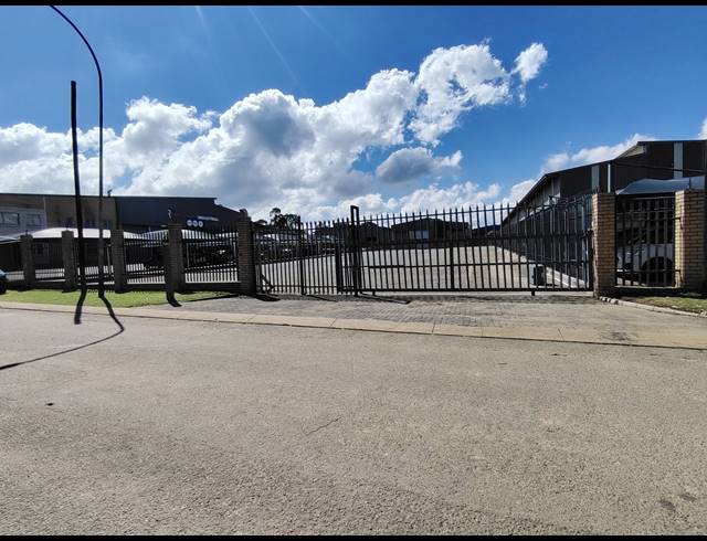 1,969M² INDUSTRIAL YARD TO LET IN DRIEHOEK